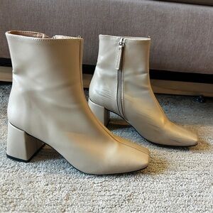 ALOHAS Cream/Beige Ankle Boots